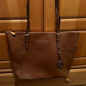 Like new Michael Kors, beige tote/purse
